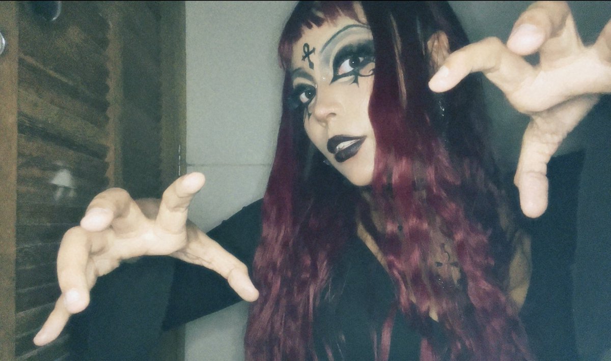 Vampireg0th4's tweet image. com essa skin aqui ⬇️ eu sou professora e futura nutricionista KKKKK