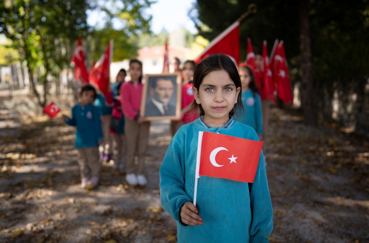 Gurur Duyuyoruz!
Elmalı Mahallemizden Ümmü Kök, İstiklâl Marşı ve Mehmet Âkif Ersoy’u Anma Yarışmasında Türkiye birincisi oldu.
Kendisini, ailesini ve emeği geçenleri tebrik ediyoruz. #istiklalmarşı #çameli #elmalı