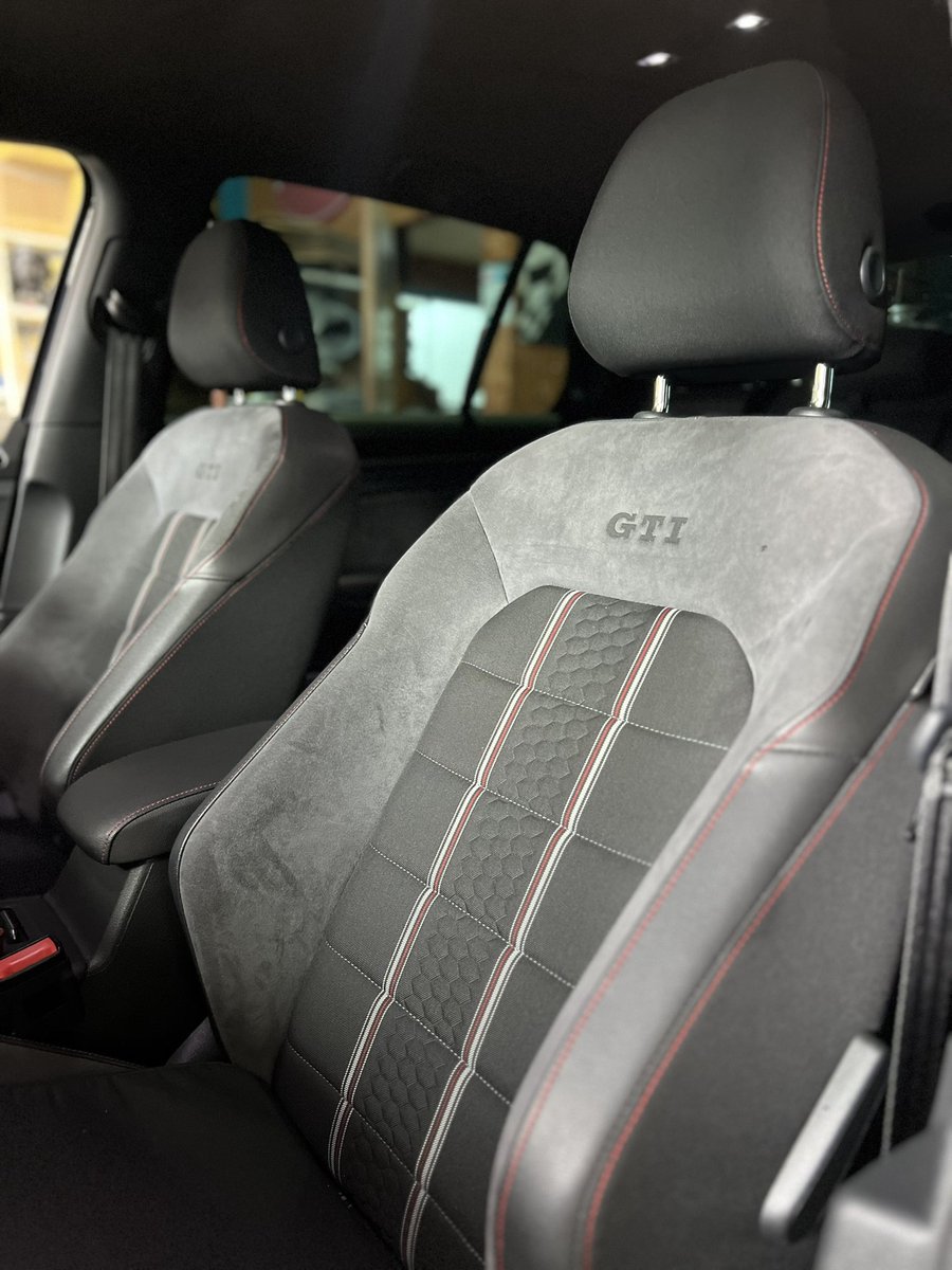 EUROStageTsune's tweet photo. 本日の作業集中日はゴルフ7GTI CS StreetEditionのヘッドカバーパッキン等の交換です👍
希少なG7GTI CSなのでこれからも長く乗っていただけるようにしっかりメンテナンスいたします‼︎
FFのゴルフRは刺激的です🤣
#EUROStage #VW #Audi #Golf7 #GTI #CS #StreetEdition #岡山県 #倉敷市 https://t.co/HOu8aL6RHG