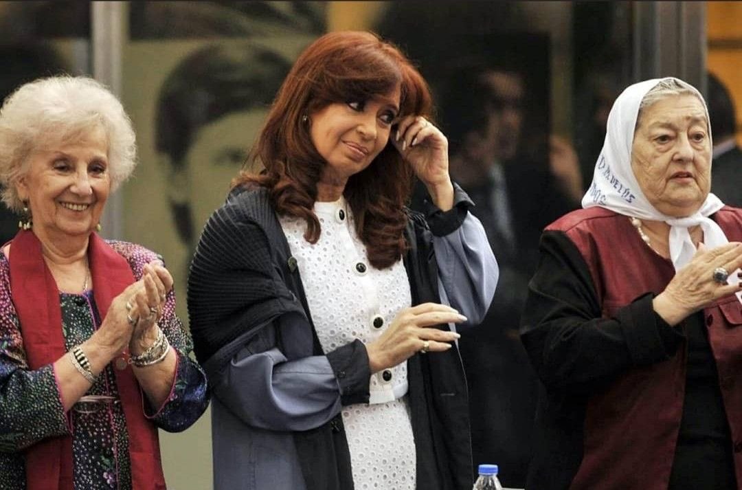 lisapola_'s tweet photo. Todo vuelve.
A los traidores de la patria, ni olvido ni perdón. 
🇦🇷 https://t.co/O8FBlIjsl4