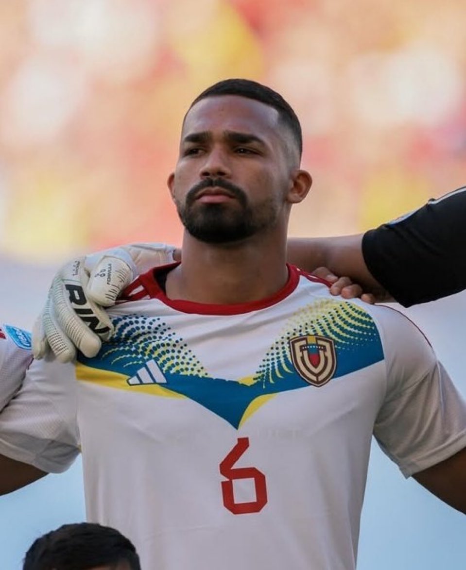 estendenciavzl's tweet photo. "Yangel Herrera" es tendencia por quienes critican su desempeño contra Uruguay y durante toda la eliminatoria con la Vinotinto. https://t.co/887sxklNQp