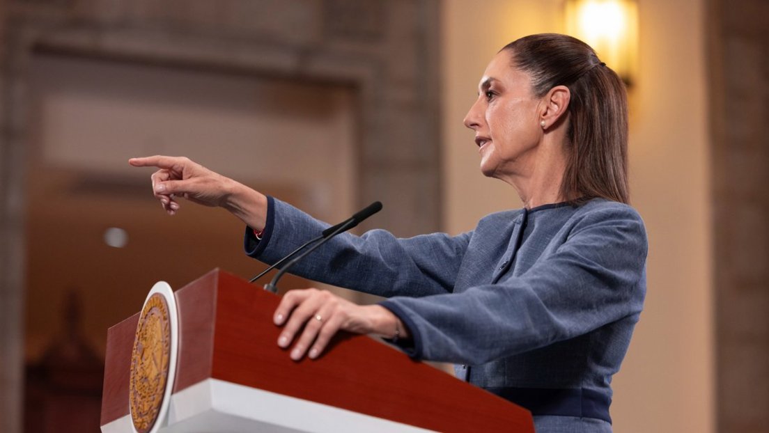 Respuesta contundente de #ClaudiaSheinbaum, a las acusaciones de Secretaria de Seguridad 🇺🇸
"La posición del gobierno 🇲🇽 es y seguirá siendo la defensa de las y los mexicanos honestos, trabajadores, que ayudan a la economía de los EE.UU. y a sus familias en #México."