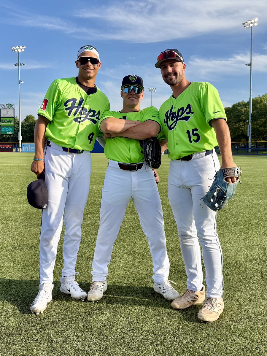 Have you ever seen an outfield consisting entirely of 1st-round picks? 👀