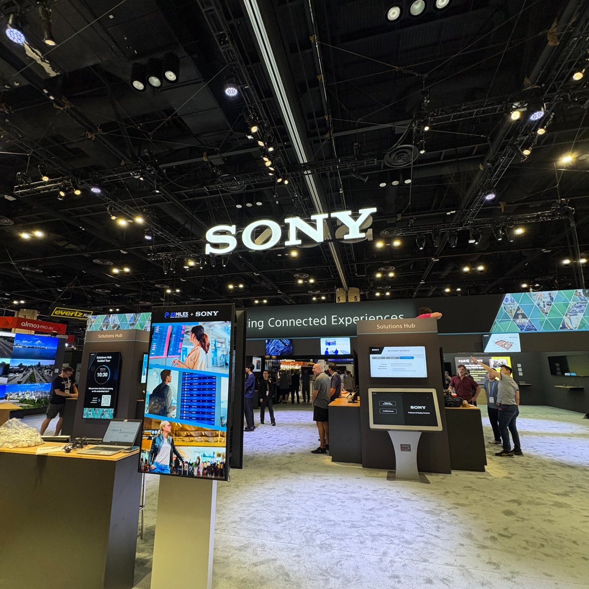 XYNbySony's tweet photo. 📢 XYN is also being showcased at InfoComm 2025. Visit us at the Sony booth (#2001) to explore the XYN area and experience our latest spatial content solutions. We look forward to welcoming you!
@SonyProUSA @InfoComm
#XYN #InfoComm2025 #Sony #mocopi #SpatialContent #3DCG
InfoComm 2025のソニーブース(#2001)でXYNを展示しています。ぜひお気軽にお立ち寄りください!