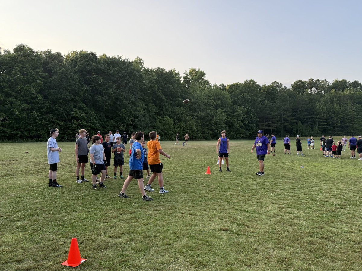 A great evening for Grundy Football! Thank you to everyone who attended our football camp — players, coaches, and families! 

Good luck this upcoming season! 
#ALLIN #BuzzCity