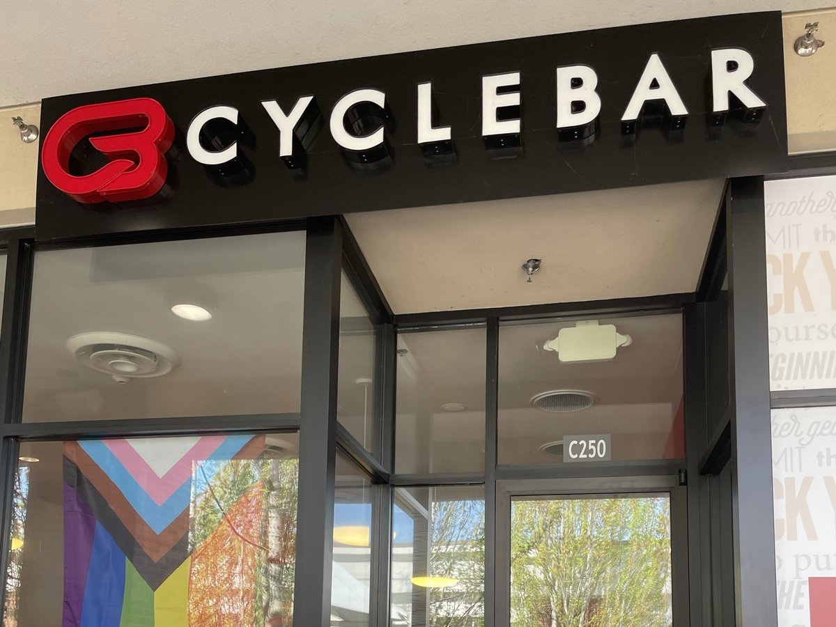 Looking for a flexible fitness routine? 🚴‍♂️ @Cyclebar has something for everyone! Pop in for a quick ride at $27 or pick a pack - New Riders 3 for $49, 5 Pack for $119, 10 Pack for $299, and 24 Pack at just $399. Saddle up in style, no matter how busy your schedule may be! 💪