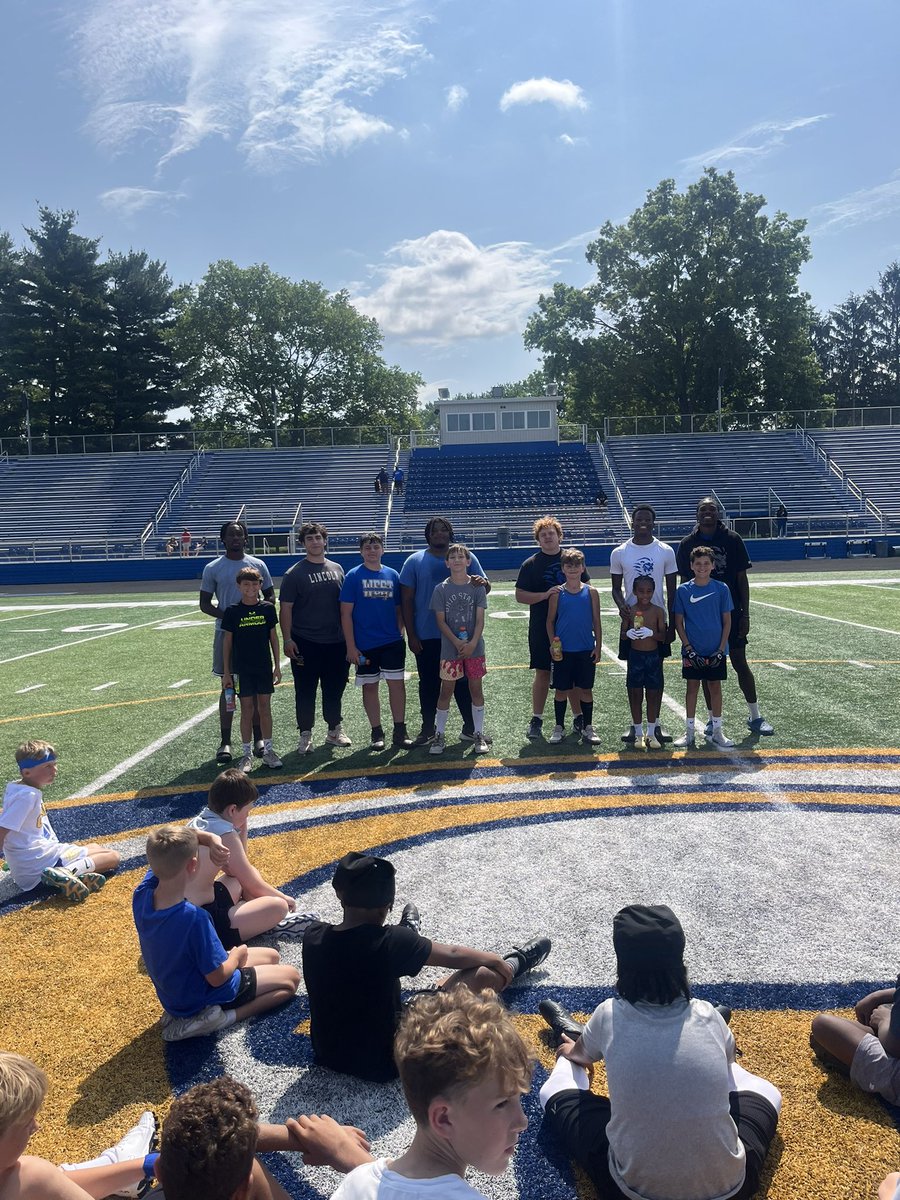 Day 2 Campers of the Day!!  Loved the work today from our young Lions 🦁…Looking forward to last day of camp!  #WeAreLions #BleedThisBlue <a href="/GahannaYouthFB/">GLYFL</a>