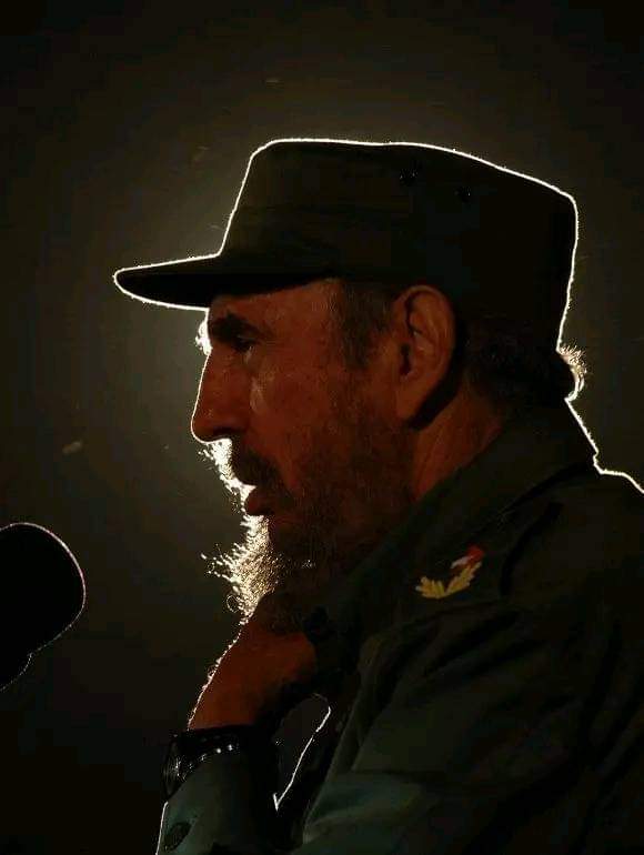ErikaReyesMira3's tweet photo. Nuestro guía #FidelPorSiempre https://t.co/IvVgYW9xcv