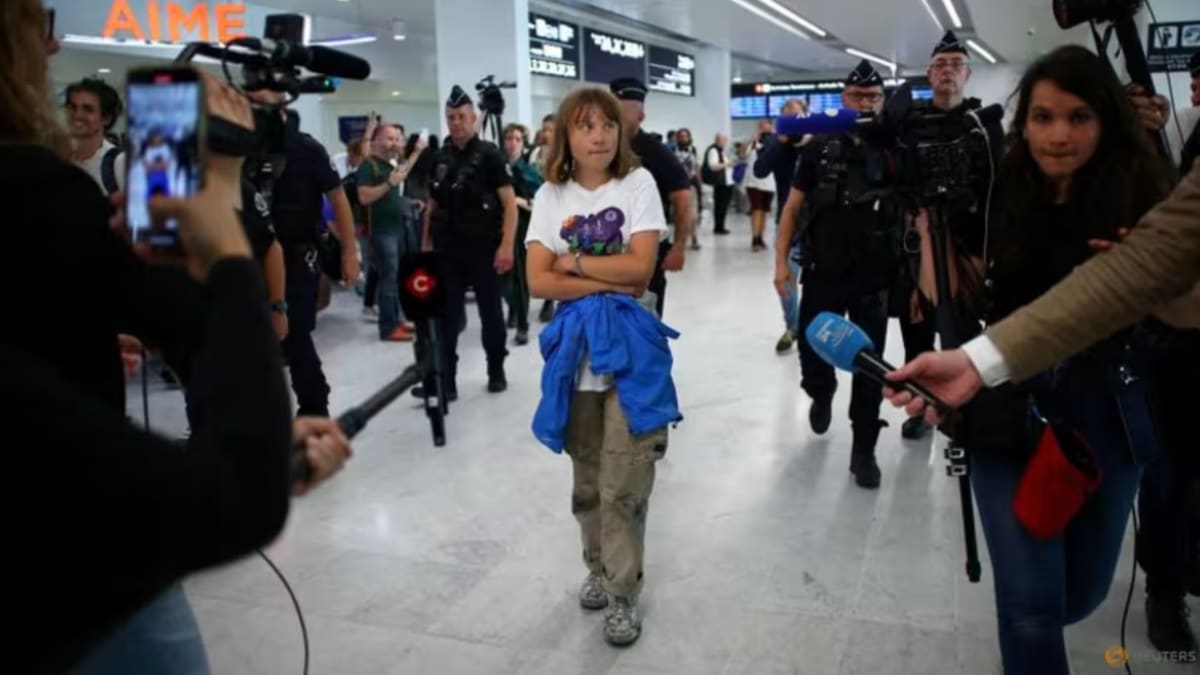Israel deporta a Greta Thunberg, quien viajaba en el barco que intentó romper el bloqueo en Gaza 🔗👉 razacero.com/?p=22277&feed_…