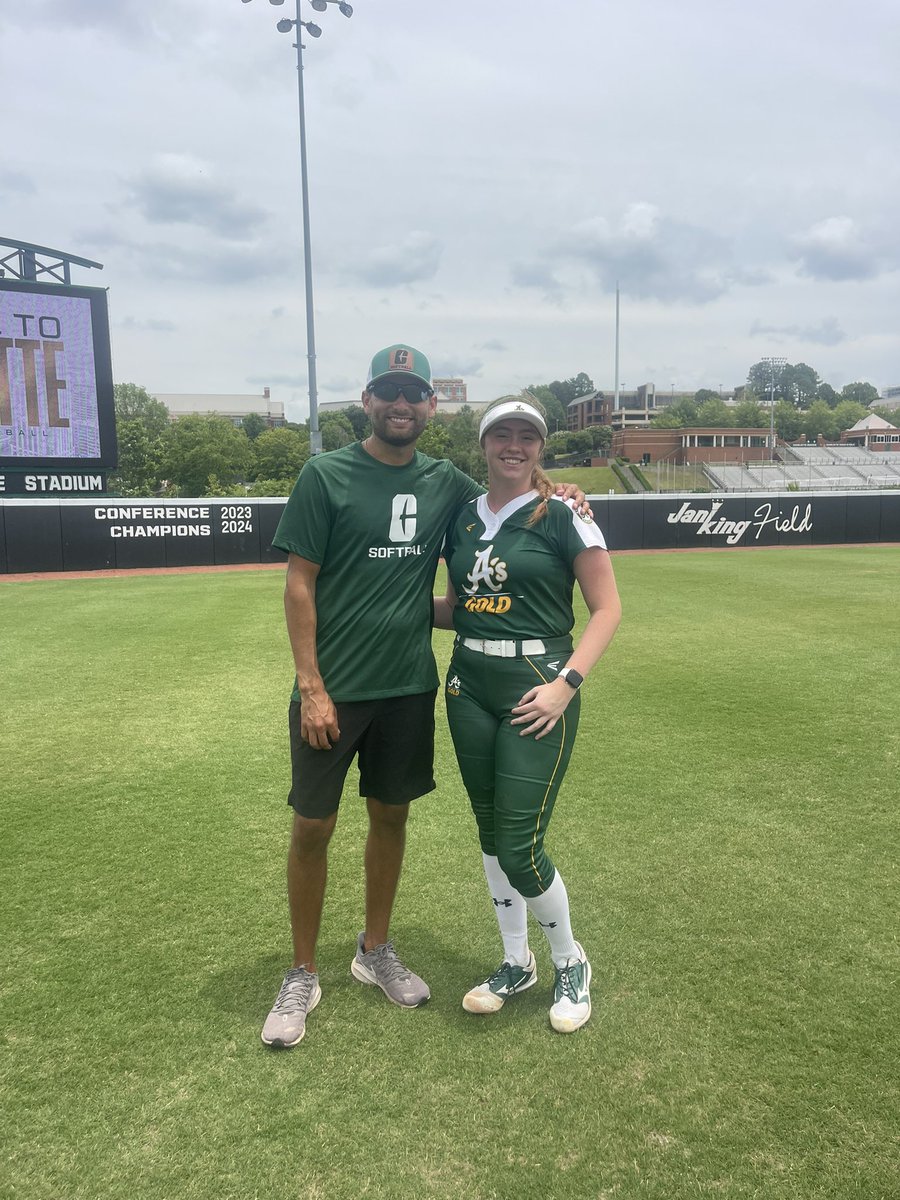 Jessica Epps (2026 RHP) (@jessicaepps26) on Twitter photo Had a great day with <a href="/CharlotteSB/">Charlotte Softball</a> ! Thank you to <a href="/cbreault12/">Courtney Breault</a> <a href="/alyssa_bilodeau/">Alyssa Bilodeau</a> and <a href="/JakeCombs_/">Jake Combs</a> for putting on an awesome prospect camp. I had a lot of fun getting to throw some live pitching before the Summer picks up! Had a great day with <a href="/CharlotteSB/">Charlotte Softball</a> ! Thank you to <a href="/cbreault12/">Courtney Breault</a> <a href="/alyssa_bilodeau/">Alyssa Bilodeau</a> and <a href="/JakeCombs_/">Jake Combs</a> for putting on an awesome prospect camp. I had a lot of fun getting to throw some live pitching before the Summer picks up!