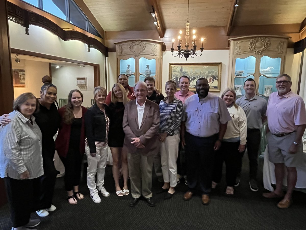 Great night with some amazing Bama Above The Rim boosters! We appreciate all they do to support our program! Roll Tide!