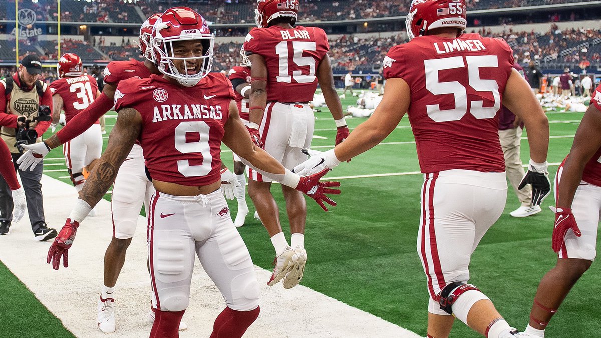 loia_valade's tweet image. After a great conversation with @NIckPerry_27 I am blessed to receive an offer from the University of Arkansas!ππ΄βͺοΈ All glory to God.ππΎ @PennySmith_ @Grade_aTraining @supasettraining @cosimp4real @McCallieFB @JoelBradford_4