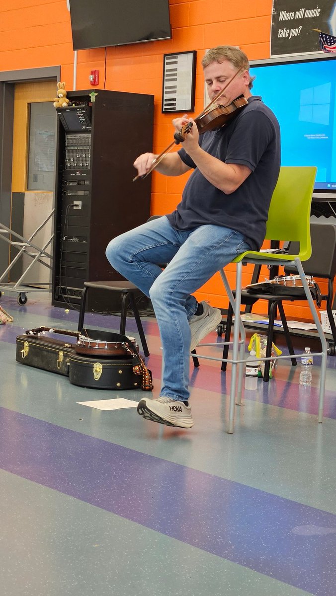 Randy Lanham from the Bluegrass Academy in Davies, County, KY, provided an inspiring session at Elevation Summit on bringing music to the masses.   He's passionate about getting novices strumming using creative techniques. No experience? No problem! #kedcgrants <a href="/KEDC1/">KEDC</a> <a href="/KedcARTS/">RENAISSANCE Grant</a>