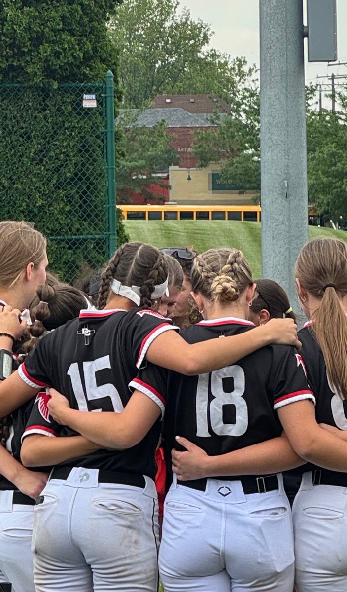 aubreesoto55's tweet photo. Can’t believe the seasons over, it went by so fast. I’m so proud of my team for making it so far and I couldn’t have asked for a better freshman year. Thank you guys for making my first high school softball experience so memorable. I’ll miss you all! #softball #dcsb https://t.co/2xKE24ftlr