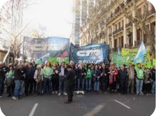Tu pueblo te apoya. ¡Los corruptos son ellos!
#FuerzaCristina