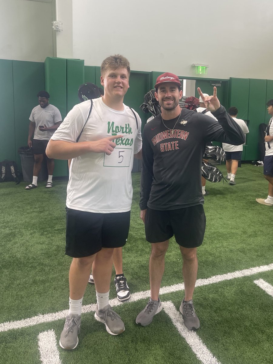 DrewBro08016173's tweet image. I had a great opportunity this afternoon at the UNT camp! Big thanks to @Coach_Crill and @CoachBillWeber at @MeanGreenFB for an amazing camp! It was great to meet @CoachKirkBryant from @MSUTexasFB after the camp as well. I learned a lot and can’t wait for next season!…