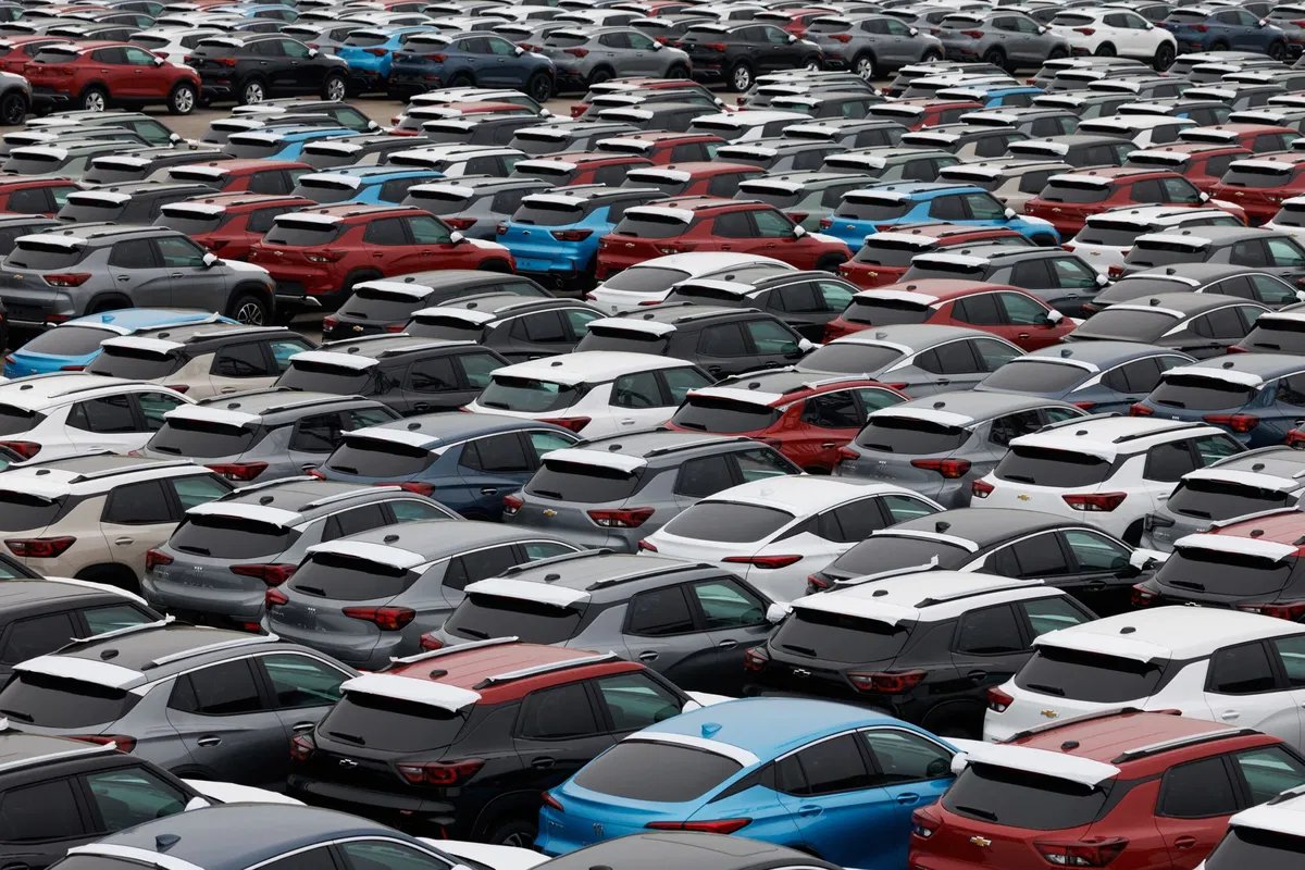 #BREAKING: GM TO INVEST $4 BILLION IN U.S. PLANTS AMID TARIFF PRESSURE

General Motors will invest $4 billion in three U.S. factories to boost gas and EV production, offsetting President Trump's 25% car import tariff. The UAW praised the move, which signals an industry shift to