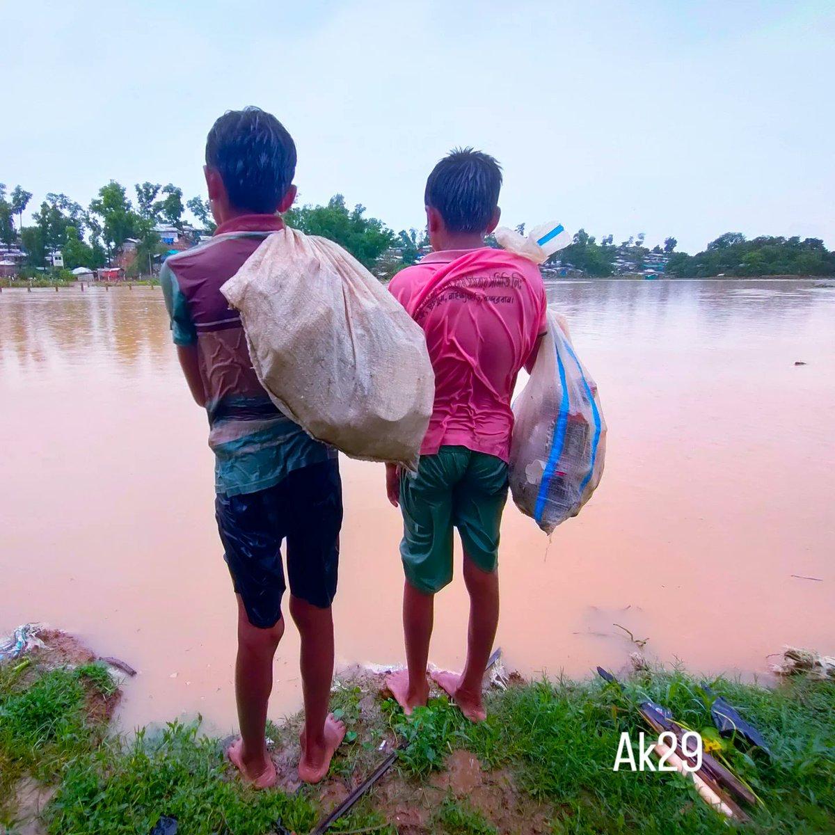 In The Camp (@lifeinthecamp) on Twitter photo Recent vibes of camp life.
——
Original tweet by <a href="/kalamabul408/">Abul kalam Photographer in Bangladesh</a>
Link: x.com/3248403480/sta…
#Rohingya Recent vibes of camp life.
——
Original tweet by <a href="/kalamabul408/">Abul kalam Photographer in Bangladesh</a>
Link: x.com/3248403480/sta…
#Rohingya
