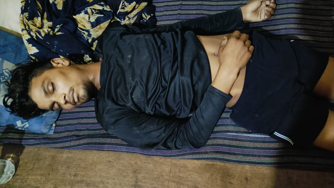 मिठाई की दुकान पर काम करने वाले अमर चंद (उम्र-17) की संदिग्ध परिस्थितियों में मौत हो गयी है। जिला प्रशासन से निवेदन है कि PM डॉक्टरों के पैनल से कराया जाए जिससे मौत का वास्तविक कारण पता चल सके ।
<a href="/dmayodhya/">District Magistrate, Ayodhya</a> 
<a href="/cdoayodhya/">Cdoayodhya@gmail.com</a> 
<a href="/CMOfficeUP/">CM Office, GoUP</a> 
<a href="/Uppolice/">UP POLICE</a> 
<a href="/ayodhya_police/">AYODHYA POLICE</a>