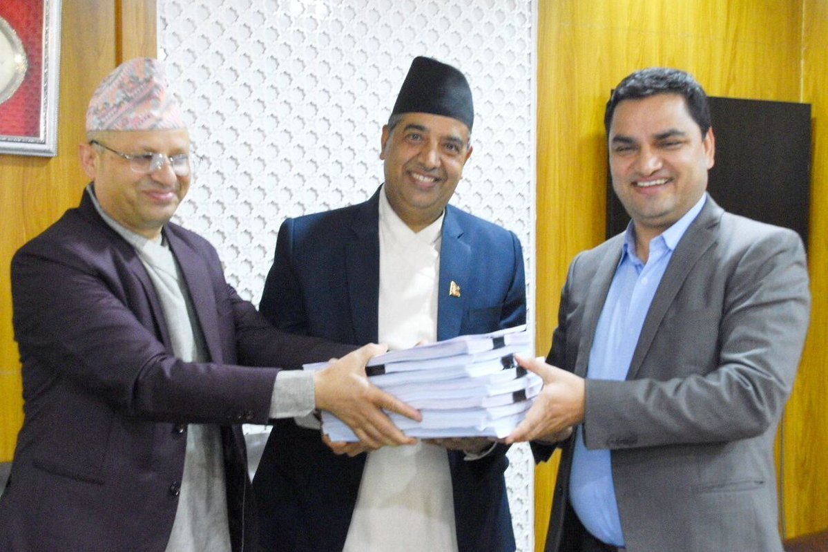 ***स्वास्थ्य जनशक्ति थप्ने दिशामा महत्वपूर्ण पाइला***

बढ्दो जनसंख्या चापका आधारमा जनशक्ति व्यवस्थापन हुन नसक्दा सरकारी अस्पतालहरुले लामो समययता भोगेको कठिनाइ कम गर्ने योजनाअनुसार गठित कार्यदलबाट संगठन तथा व्यवस्थापन सर्भेक्षण प्रतिवेदन प्राप्त भएको छ । 

प्राप्त प्रतिवेदनका