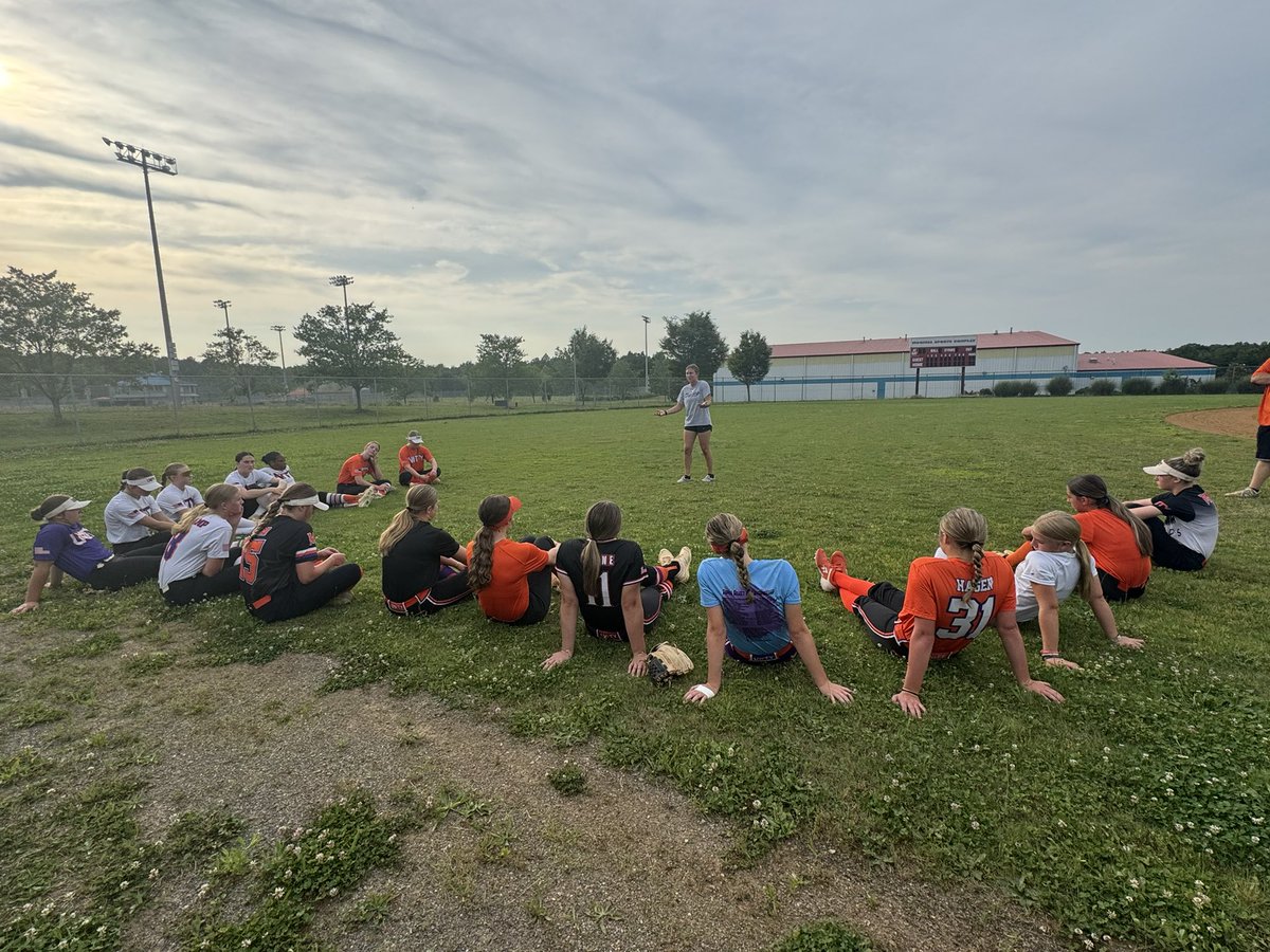 Bella Attard 2028 (@bellaattard2028) on Twitter photo Thank you <a href="/alyssajones2024/">alyssa jones🐦</a> for coming to our practice! <a href="/UnityAttard/">Unity 14u 2028 Attard/Hagen</a> <a href="/VAUnitySB/">Unity Softball</a> Thank you <a href="/alyssajones2024/">alyssa jones🐦</a> for coming to our practice! <a href="/UnityAttard/">Unity 14u 2028 Attard/Hagen</a> <a href="/VAUnitySB/">Unity Softball</a>