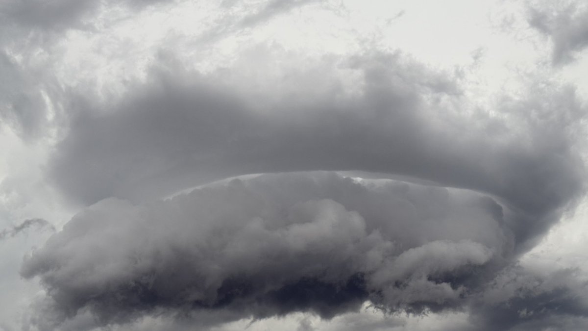 ValcoreVessi's tweet image. Pretty clouds :3