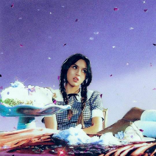 'SOUR' by Olivia Rodrigo has surpassed 15 BILLION streams on Spotify, becoming the most‑streamed album by a female artist.

All without deluxe editions, remixes, or collaborations, and with only 11 tracks.