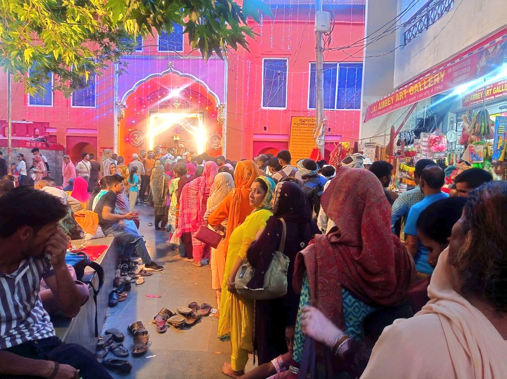 dioudhampur's tweet photo. #Sudhmahadev_Mela2025
People from within &amp; outside JK UT throng in large number on #Day_02 of Historic Annual Sudhmahadev Mela at Tehsil Chenani, District Udhampur.
@diprjk 
@rai_saloni
@NitishRajora_ 
@ddnews_jammu 
@PIBSrinagar https://t.co/9acyUg13mj