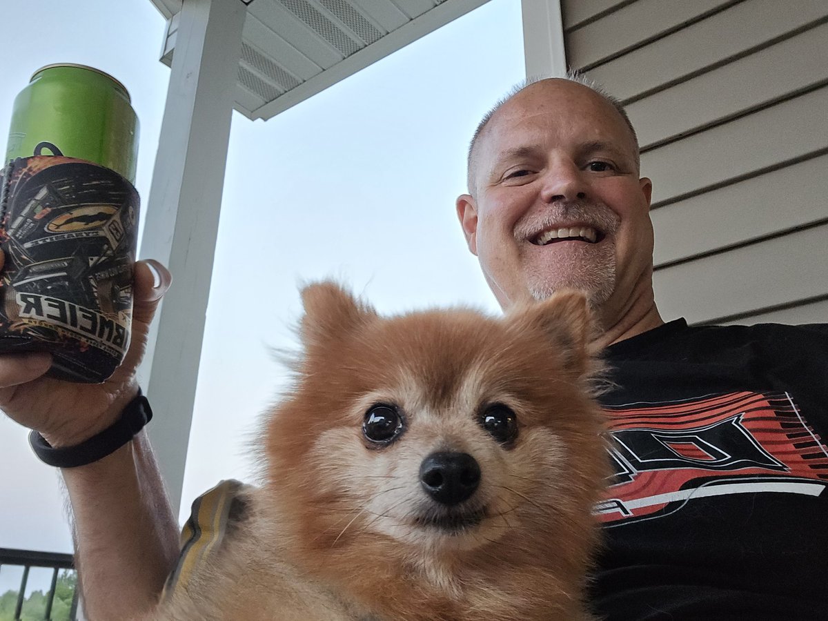 ZBusHouseGang's tweet image. Me and the pups on the deck tonight watching @HighLimitRacing