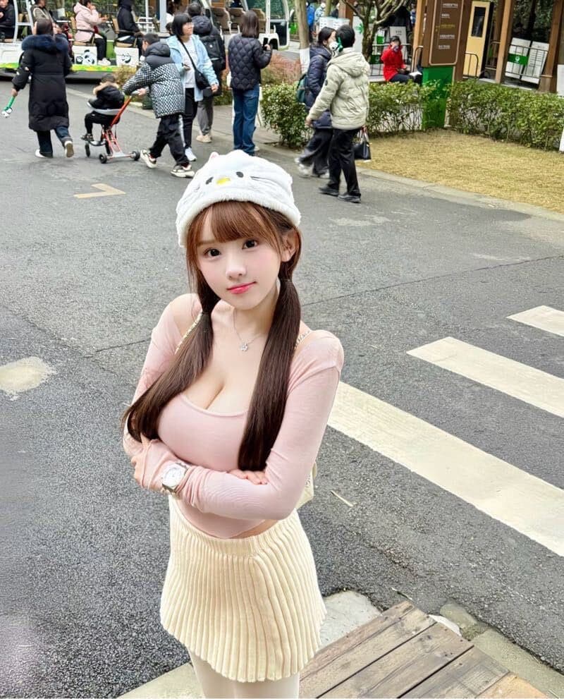Lavonna147129's tweet photo. 🧸广州站街��📍
👅制服已穿，香水已喷🧴
🛏️你不来，我今晚就只拍图了📸
💌别光点赞，留言“几点到”更实在💋广州抓龙筋 广州会所 广州丝足 广州外围 广州校服 广州楼凤
🔞🧸💦 https://t.co/itUVtT0KdK