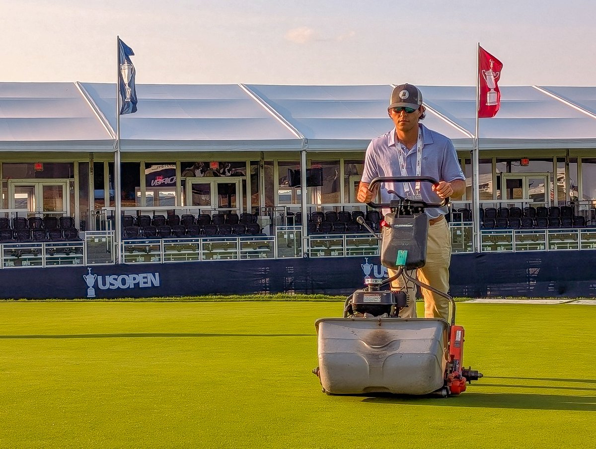 Another amazing productive day here at the <a href="/usopengolf/">U.S. Open</a> at Oakmont CC .. All greens mowers out both sessions, Plus all other surfaces cut too, Been out on the course doing quality of cut inspections and machinery checks.. it's looking red hot 🔥 out there! 
<a href="/JacobsenTurf/">Jacobsen Turf</a>