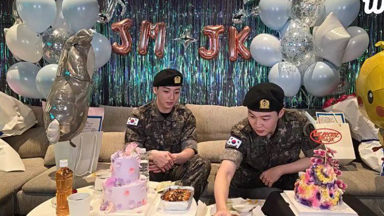 BTSAnswerBr's tweet photo. #지민 #정국 | 🐰🐥🔴 JIKOOK LIVE — A THREAD! 

ELES ESTÃO DE VOLTA! Jimin e Jungkook estão ao vivo no Weverse após a dispensa deles do serviço militar! 🥹💜

*Veja a tradução e os melhores momentos*

WELCOME BACK JIMIN 
WELCOME BACK JUNGKOOK https://t.co/diNgvMmJB9