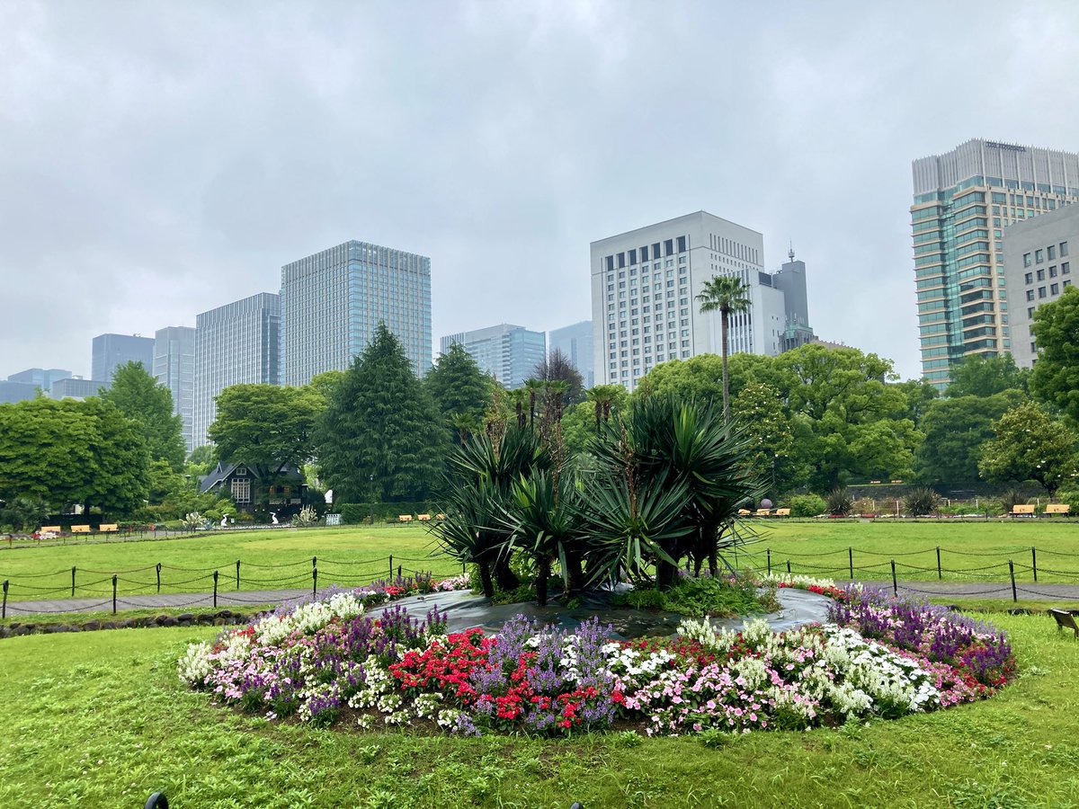 おはようございます！
東京都港区は雨☔
関東も #梅雨入り しました🌧️
弊社は印刷会社なので紙を扱う手前、
気を使うことが多くなりますが、
負けずに頑張って参ります！！

写真は日比谷公園⛲️

#企業公式が朝の挨拶を言い合う 
#企業公式が毎朝地元の天気を言い合う 
#企業公式相互フォロー