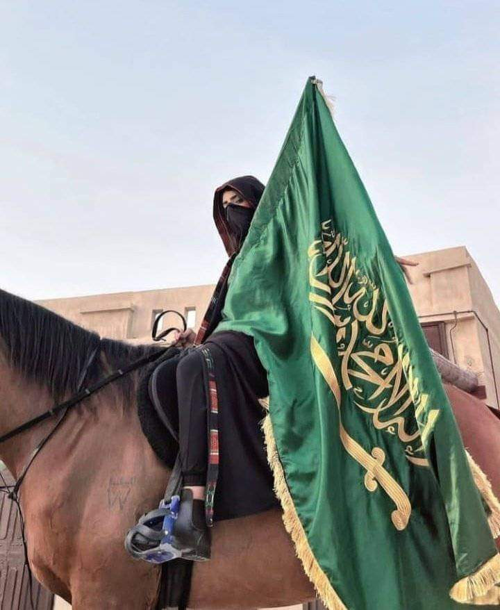 Assalamu_Aalikum 
रसूलुल्लाह (ﷺ) ने फर्माया:

“कयामत के दिन लोगों में से वह खुश नसीब मेरी शफाअत का मुस्तहिक होगा, जिसने सच्चे दिल से “कलिम-ए-तय्यिबा” “ला इलाहा इलल्लाहु” पढ़ा होगा।”

📕 बुखारी : १९