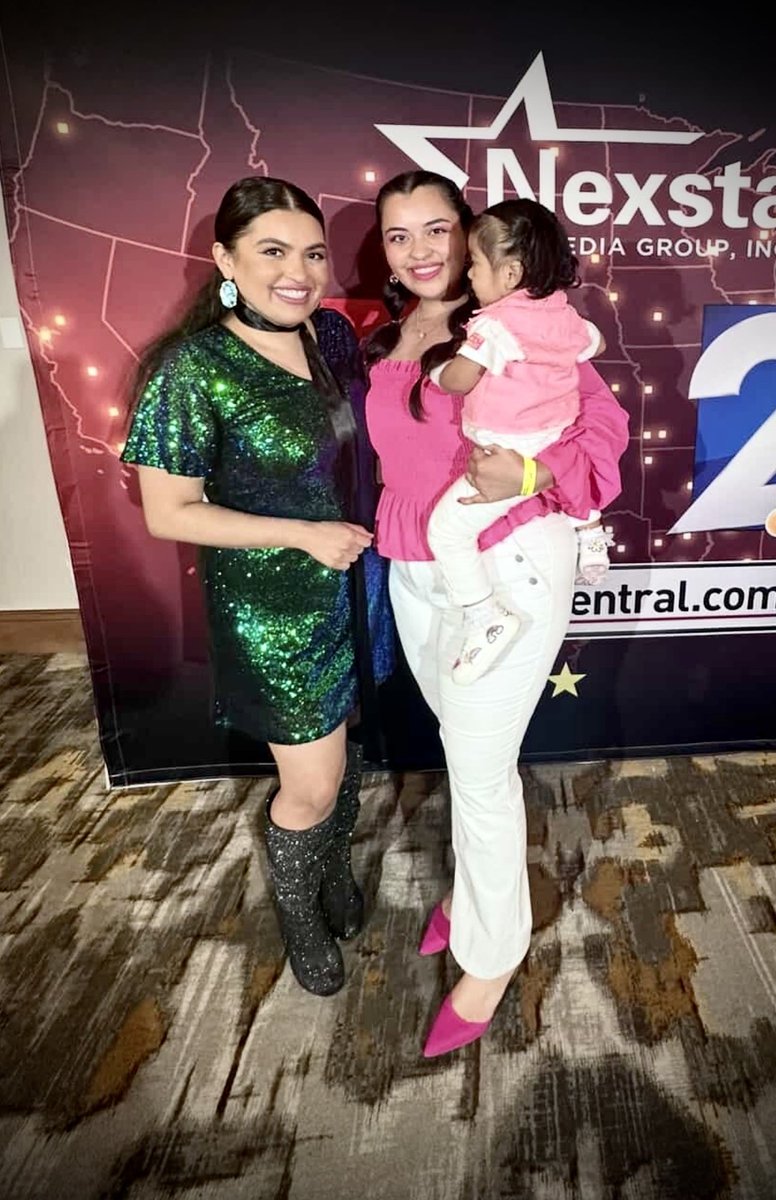 DanielleBandaTV's tweet photo. It was an honor to serve as TV Host & Spokesperson for #BoaEntertainments’ broadcast 📸 of #JuarezRolosPromotions boxing event 🥊🥊🥊 airing on my former TV station, #KVEO-TV in the #RGV 🎥📺
Here is your next generation of pro-boxers, #DanBamFam ♥️
YOUTUBE: @daniellebandatv https://t.co/4dwxx5xb9c