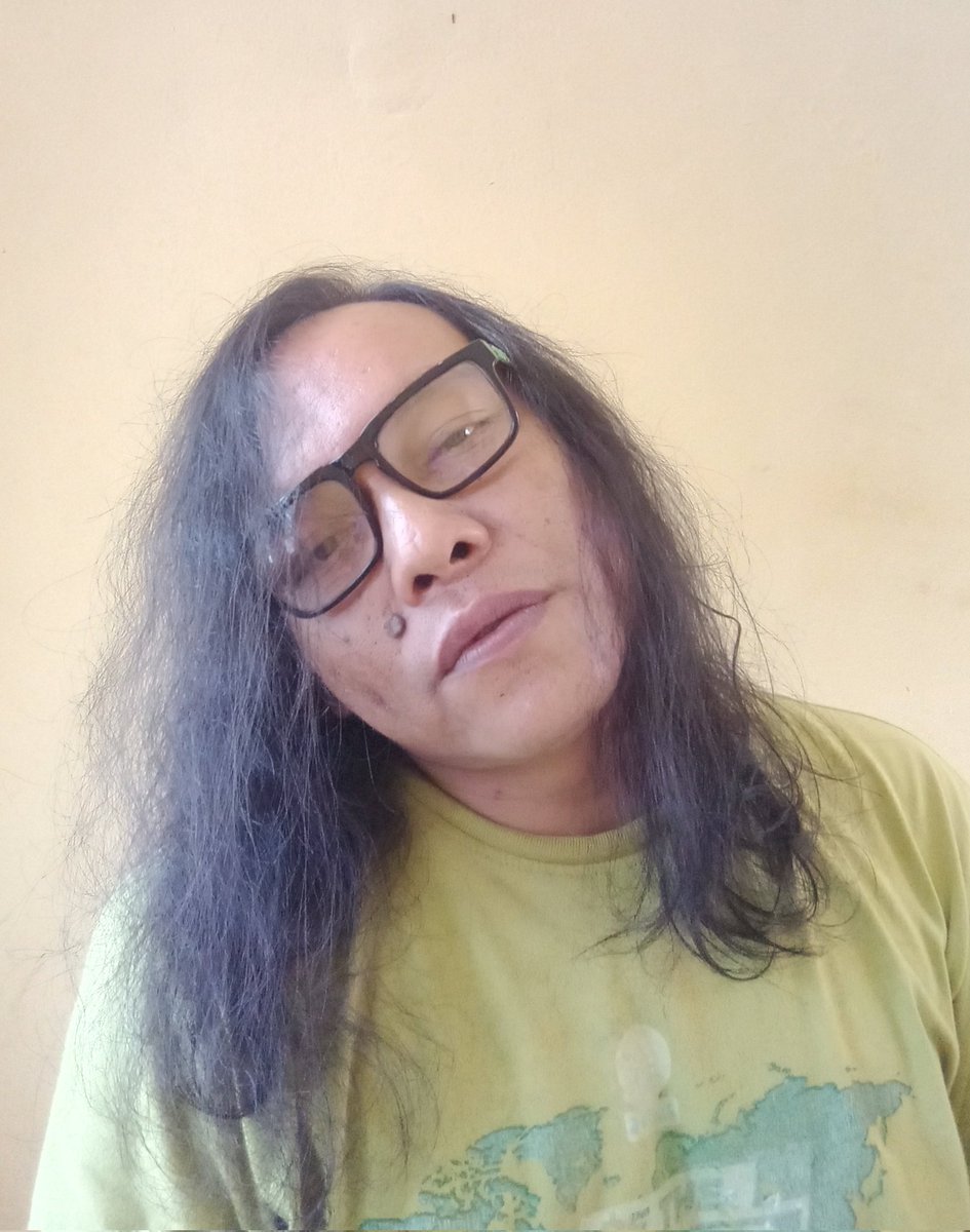 Mimpi itu bukan untuk diraih, tapi mimpi itu untuk motivasi. Jika mimpi itu untuk kau raih, maka jika tak teraih maka kau akan kecewa.