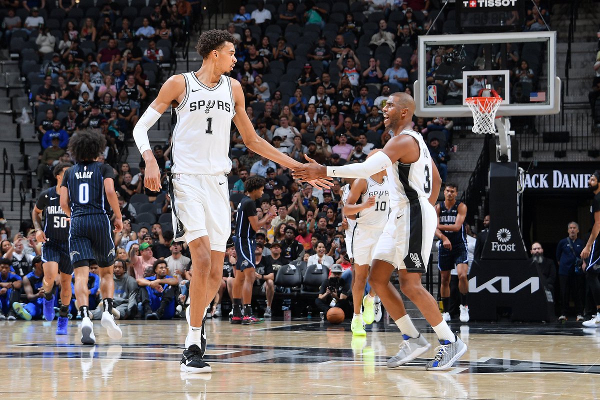 Visit_Henan's tweet image. #SANANTONIO  Spurs&apos; center, #VictorWembanyama, has opted to shave his head and commence a 10 - day sojourn at the world - famous Shaolin Temple. Revered as the cradle of Chan Buddhism and the wellspring of #ShaolinKungFu, this temple holds a globally renowned status.