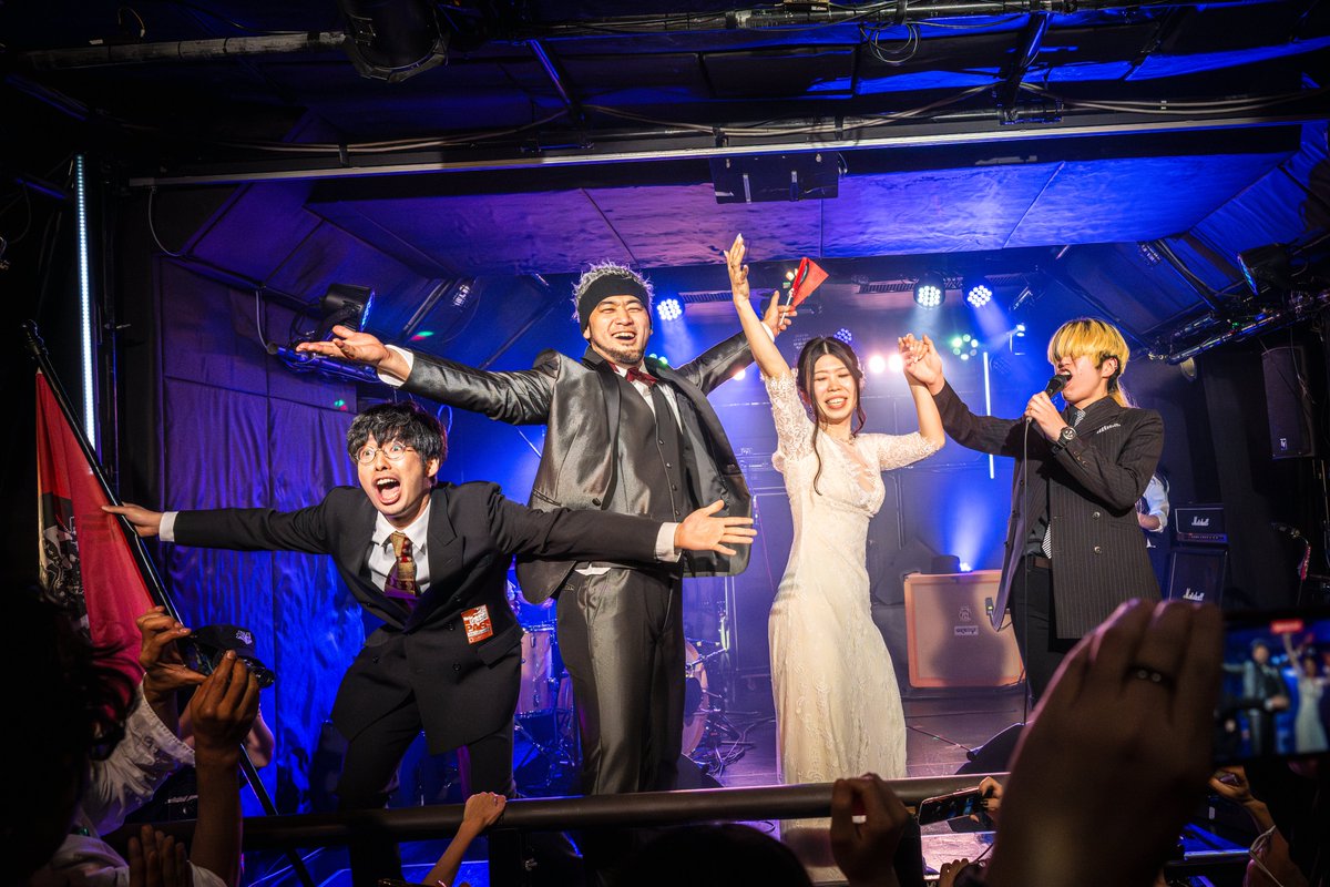 LilY_Makino's tweet photo. ぼびまる結婚式⑪
#tmp2505bobimaru

ハイファイコーヒーズさん@hificoffees

麻里さんが、とてもかっこ良かった。
40万円のスーツが破ける事を恐れていたボビーさんやったけど、リーダーのお尻が破けるまさかのミラクル。

#ぼびまる結婚式 #ハイファイコーヒーズ #写真好きと繋がりたい https://t.co/KUCejC0NNn