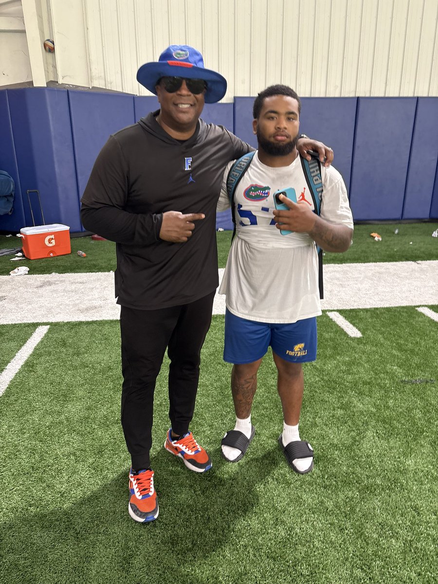 Had a great time at <a href="/GatorsFB/">Florida Gators Football</a> learning from <a href="/CoachJuluke/">Jabbar Juluke</a> also thank you for the invite! <a href="/coach_tblack/">Tirerell Bonner</a> <a href="/lynarise/">Lynarise Elpheage Sr.</a>