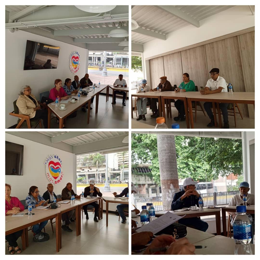 PensionadosVzla (@pensionadosvzla) on Twitter photo Hoy, Copenjuve, <a href="/Asocejuprc/">#EducadoresJubilados</a>, EL Comité, Asociación de Educadores Jubilados de Aragua, entre otros, se reunieron con el Viceministro del Ministerio del Adulto Mayor, Sr Diógenes Linares. Se consignaron importantes propuestas reivindicativas.
#JusticiaSocialAlAdultoMayor Hoy, Copenjuve, <a href="/Asocejuprc/">#EducadoresJubilados</a>, EL Comité, Asociación de Educadores Jubilados de Aragua, entre otros, se reunieron con el Viceministro del Ministerio del Adulto Mayor, Sr Diógenes Linares. Se consignaron importantes propuestas reivindicativas.
#JusticiaSocialAlAdultoMayor