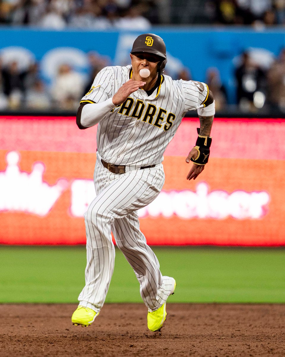 Padres's tweet photo. He’s a hustler, baby. We just want you to know. https://t.co/P3MFfGDmoy