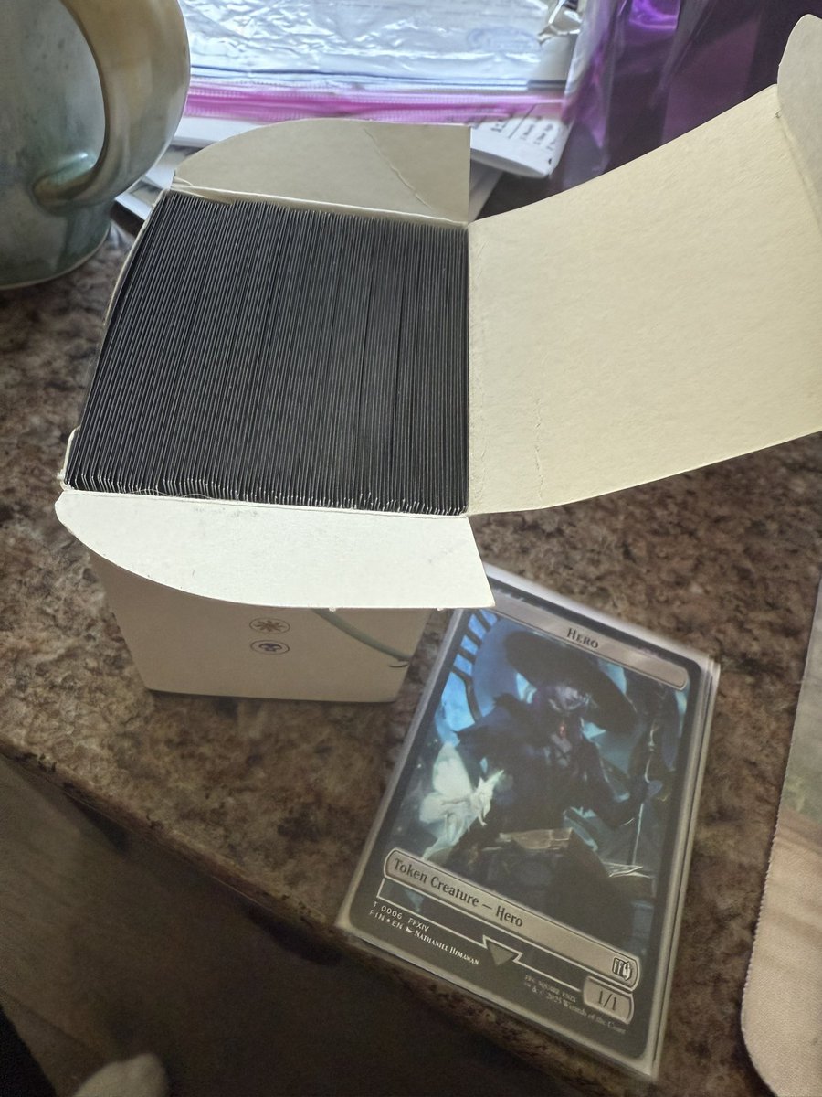 RSArchey's tweet image. What’s that? You expected to store your tokens AND sleeved commander deck?  HahahAhaHaHAhAhaHa GO FCK YOURSELF 🥲

#gamerproblems #mtg #finalfantasy #MTGxFINALFANTASY