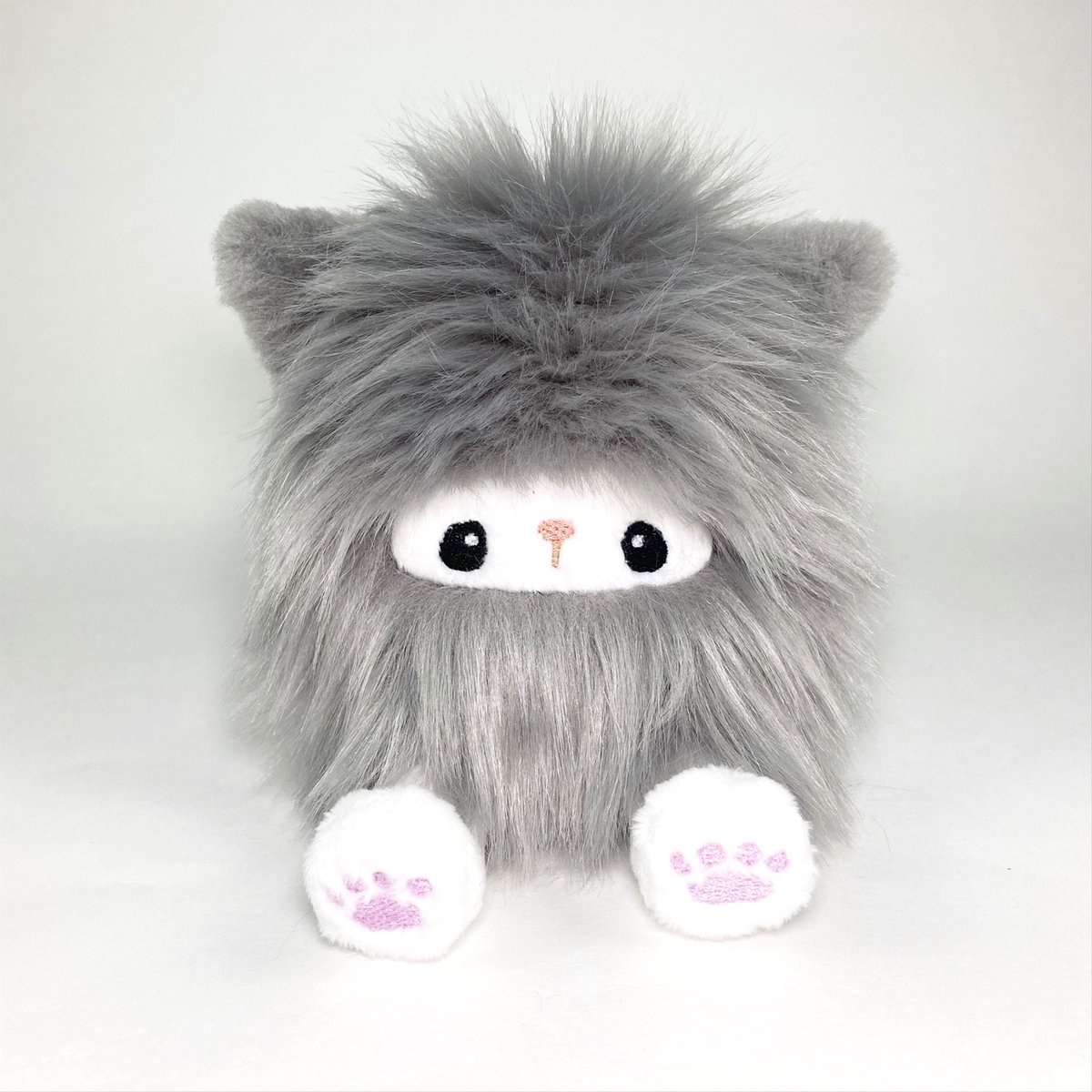 minneで6月19日まで期間限定販売の作品ですฅ^•ﻌ•^ฅ♡

※送料無料※かわいい猫モンスター　　3,600円
minne.com/items/43208389

肉球と顔はミシン刺繍です🐱🐾