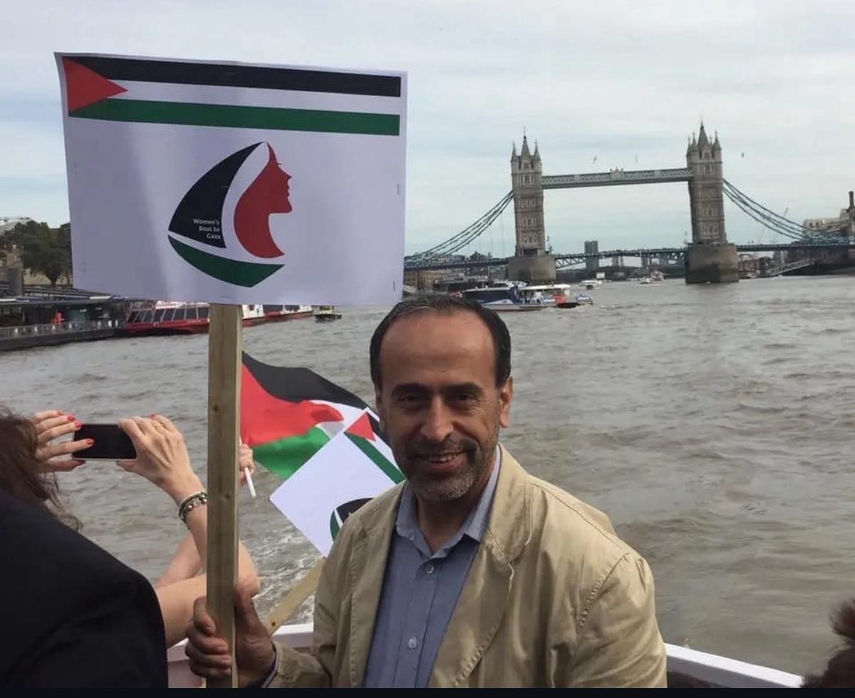 An jeden - vor allen deutsche Politiker, Journalisten und Influencer, die die Flotilla als unschuldige PR-Aktion oder gar Hilfslieferung framen wollen:  der Mann, der diese Reise organisiert hat, steht seit 2012 mit  Hamas in Kontakt und er und seine Organisation werden als