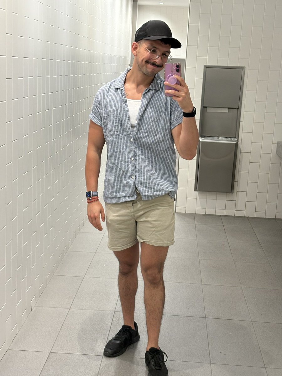 mellamoabel's tweet photo. Had my first official day at the new job today, and holy wow am I grateful. This feels like a great environment. Had enough energy to finish my whole weightlifting workout, have a successful first day at work, AND go on a run after! Color me super duper happy https://t.co/dR9eH3UIGH