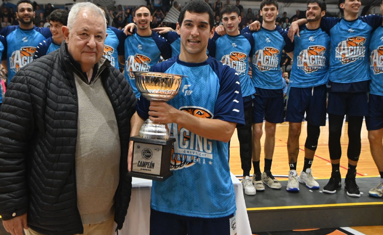 Base, capitán, emblema e hijo del club recientemente  ascendido a primera. Barrales nos cuenta sobre el camino del campeón de  la Liga Argentina y su próximo paso en la A.

Alejo Barrales, el talismán de Chivilcoy: "Racing es mi casa"
basquetplus.com/liga-nacional-…