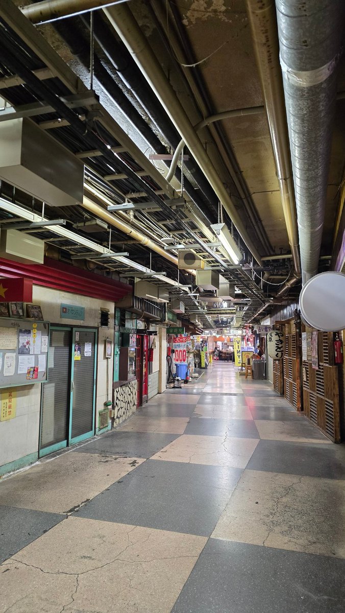 kusakashinya's tweet image. 浅草は浅草寺も花やしきもロック座もあるけど、浅草駅6番出口もいいよ。1955年開業の「浅草地下街」につながっています