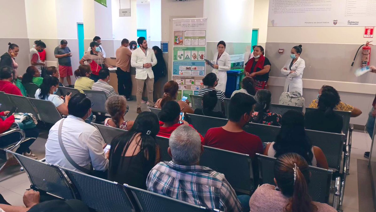 HGuasmoSur's tweet photo. El acceso a Alimentos Inocuos y nutritivos en cantidades suficientes es fundamental para la vida y la salud. En el marco del Día Mundial 🌎, usuarios reciben información sobre cómo volver seguros sus alimentos 🍗🥗 en sala de espera del 🏥.

#ElNuevoEcuador https://t.co/3nUA695cgY