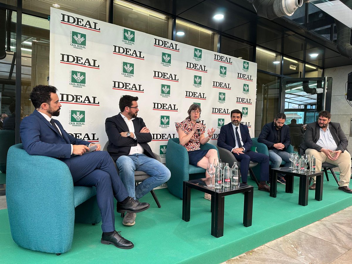 DaSCI-Instituto Andaluz de Inteligencia Artificial (@dasci_es) on Twitter photo En el día de ayer nuestra compañera <a href="/RCRZ_UGR/">Rocío Romero Zaliz 🇦🇷🇪🇸</a> fue una de las participantes en el desayuno sobre IA y empresas que organizó <a href="/ideal_granada/">ideal_granada</a> En el día de ayer nuestra compañera <a href="/RCRZ_UGR/">Rocío Romero Zaliz 🇦🇷🇪🇸</a> fue una de las participantes en el desayuno sobre IA y empresas que organizó <a href="/ideal_granada/">ideal_granada</a>