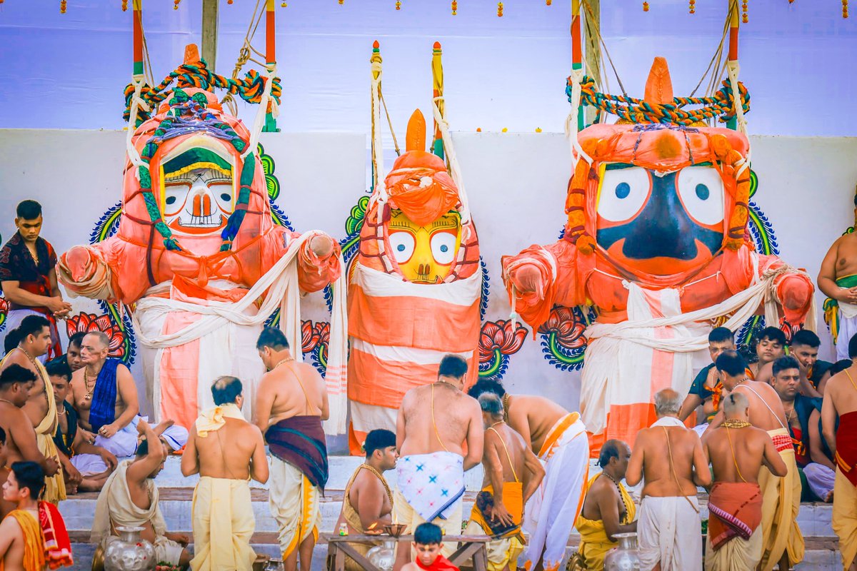 ନୀଳାଚଳନିବାସାୟ ନିତ୍ୟାୟ ପରମାତ୍ମନେ  ବଳଭଦ୍ରସୁଭଦ୍ରାଭ୍ୟାଂ ଜଗନ୍ନାଥାୟ ତେ ନମଃ
🙏